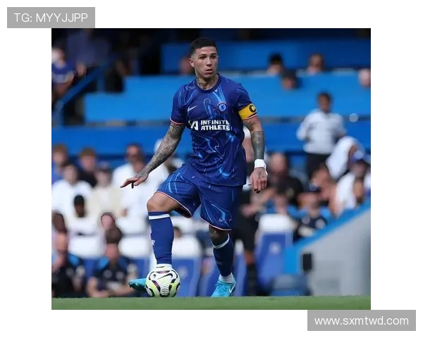 恩佐无球跑动与位置感的战术价值解析