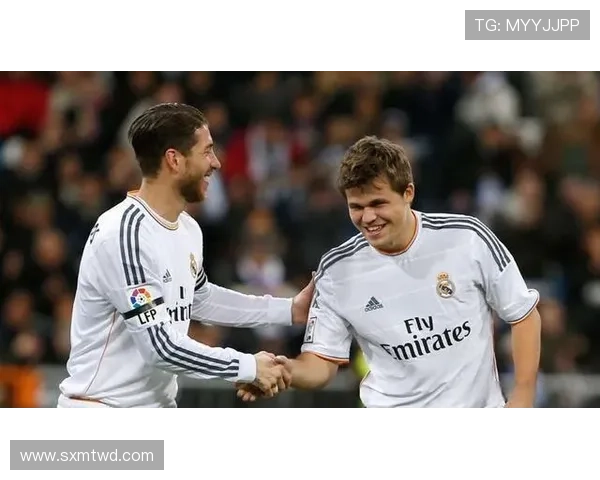 居莱尔 vs 梅西:新星与传奇的进攻效率与战术角色对比 居莱尔 vs 梅西:新星与传奇的进攻效率与战术角色对比