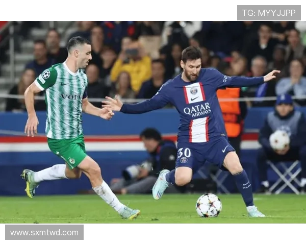 巴黎圣日耳曼从法甲霸主到欧战考验，当前表现波动对赛季走势形成制约